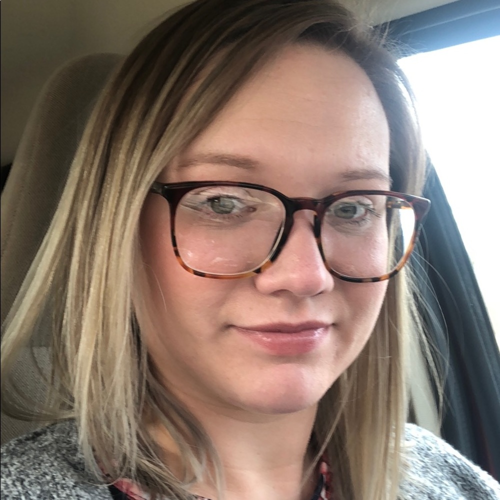 Meet your Posher, Alicia